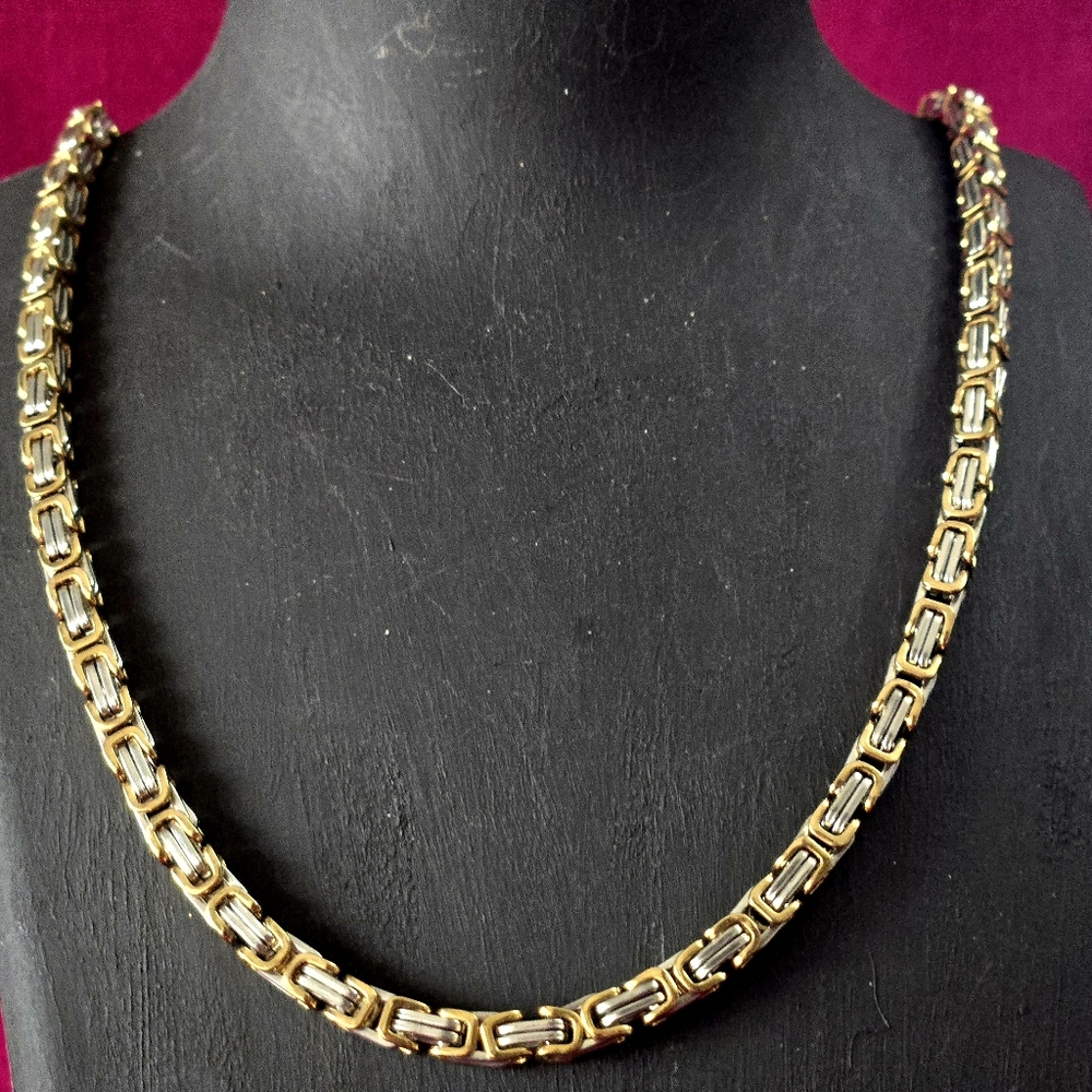 Elegant Gold Chain Necklace